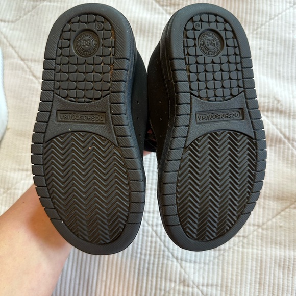 Boys DC soft side feeling black sneakers. Like new worn once. - Picture 3 of 5